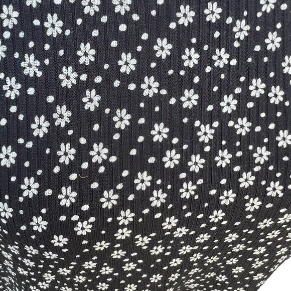 American Eagle Soft & Sexy women’s T-shirt size XL black white floral print - Picture 5 of 7